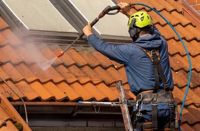 Démoussage et hydrofuge de toiture à Montoulieu